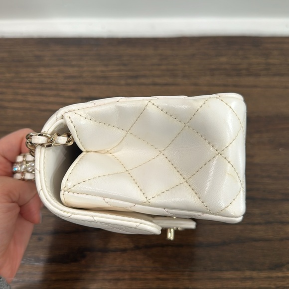 Selling a RARE Chanel Mini Rectangle Crystal Handle in WHITE LAMBSKIN - Picture 6 of 16